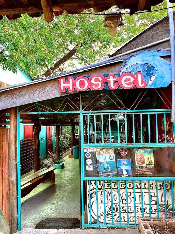 Coral Reef Surf Hostel And Camp Tamarindo Exterior foto