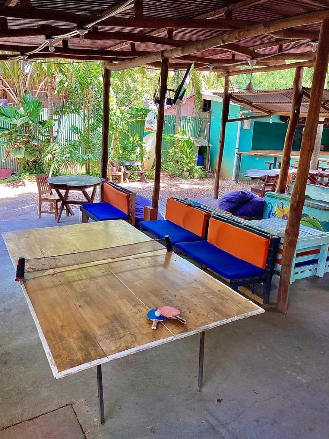 Coral Reef Surf Hostel And Camp Tamarindo Exterior foto