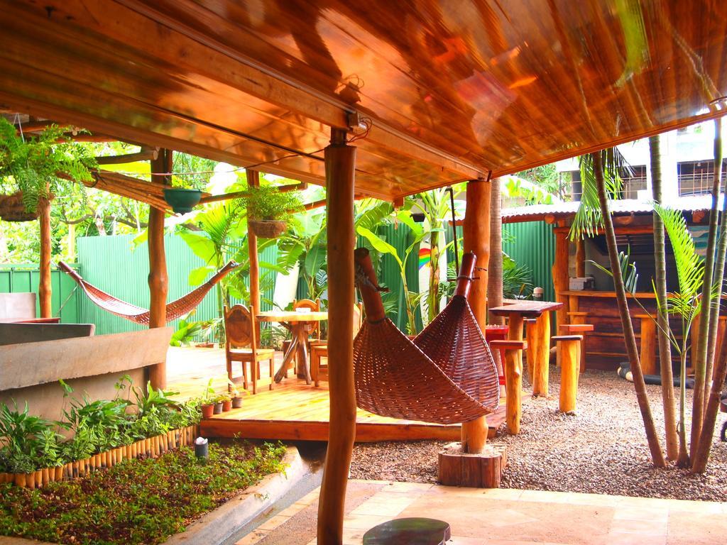 Coral Reef Surf Hostel And Camp Tamarindo Habitación foto