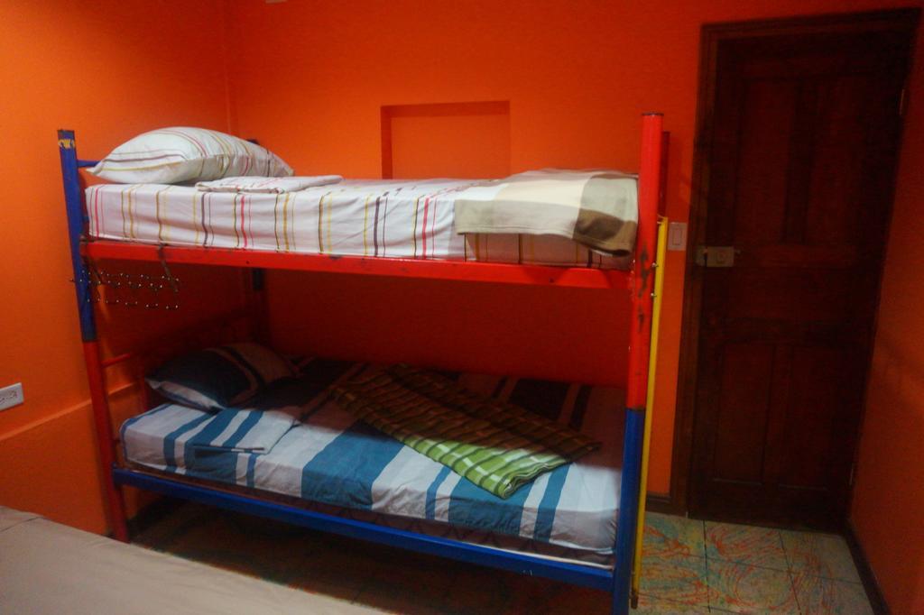 Coral Reef Surf Hostel And Camp Tamarindo Exterior foto