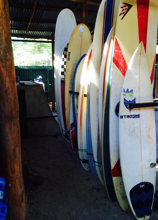 Coral Reef Surf Hostel And Camp Tamarindo Exterior foto
