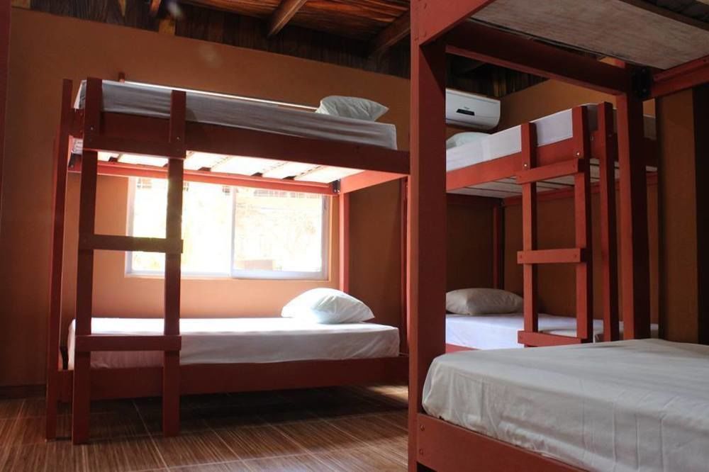 Coral Reef Surf Hostel And Camp Tamarindo Exterior foto